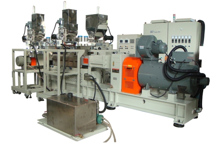 co-rotating twin screw extruders